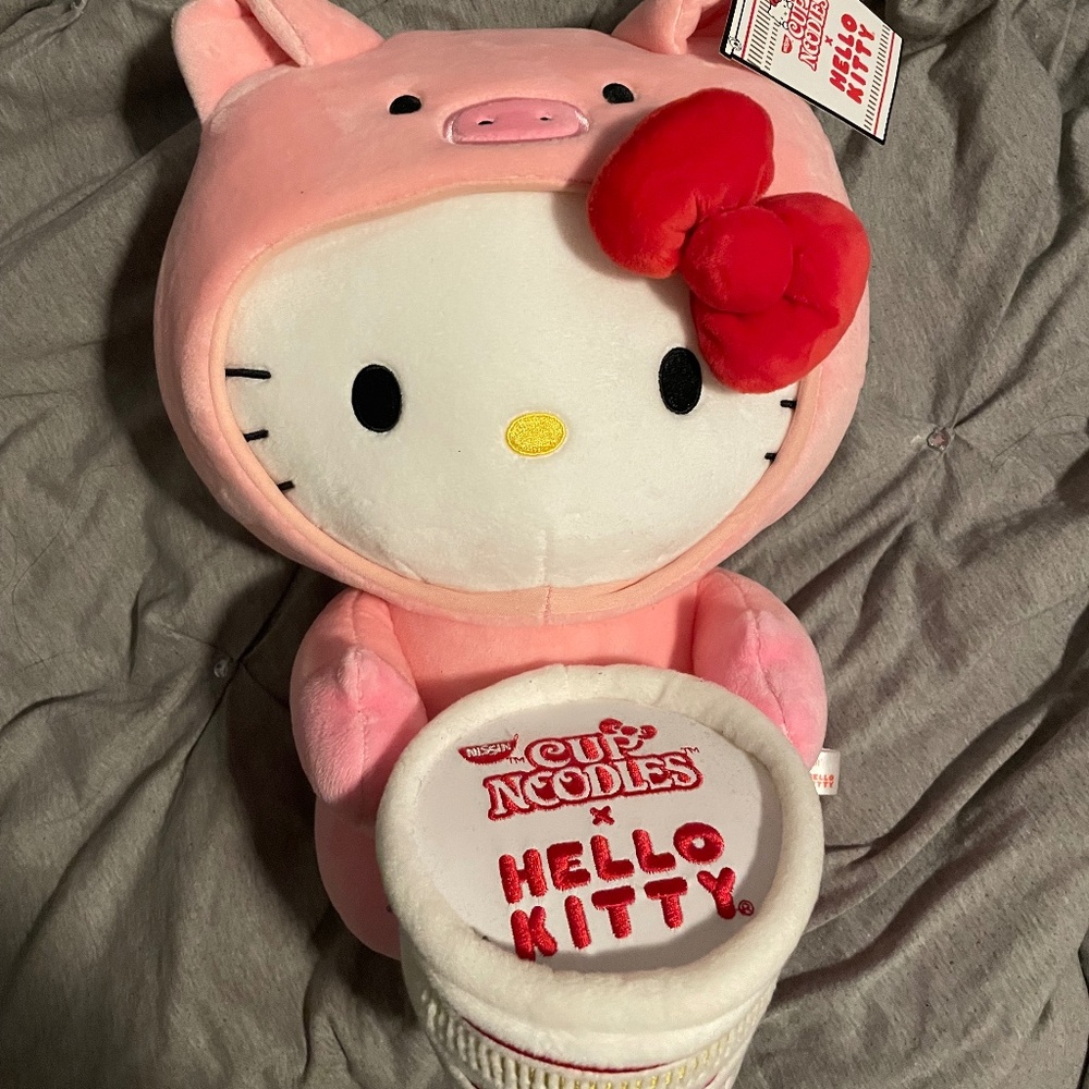 Hello Kitty Cup Noodles Pig Plush (NWT)